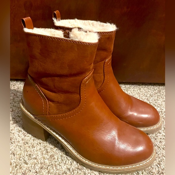 Universal Thread  Brown Side Zipper Block HeelFaux Fur Lines Boots  Size 7.5 GUC - Picture 1 of 10